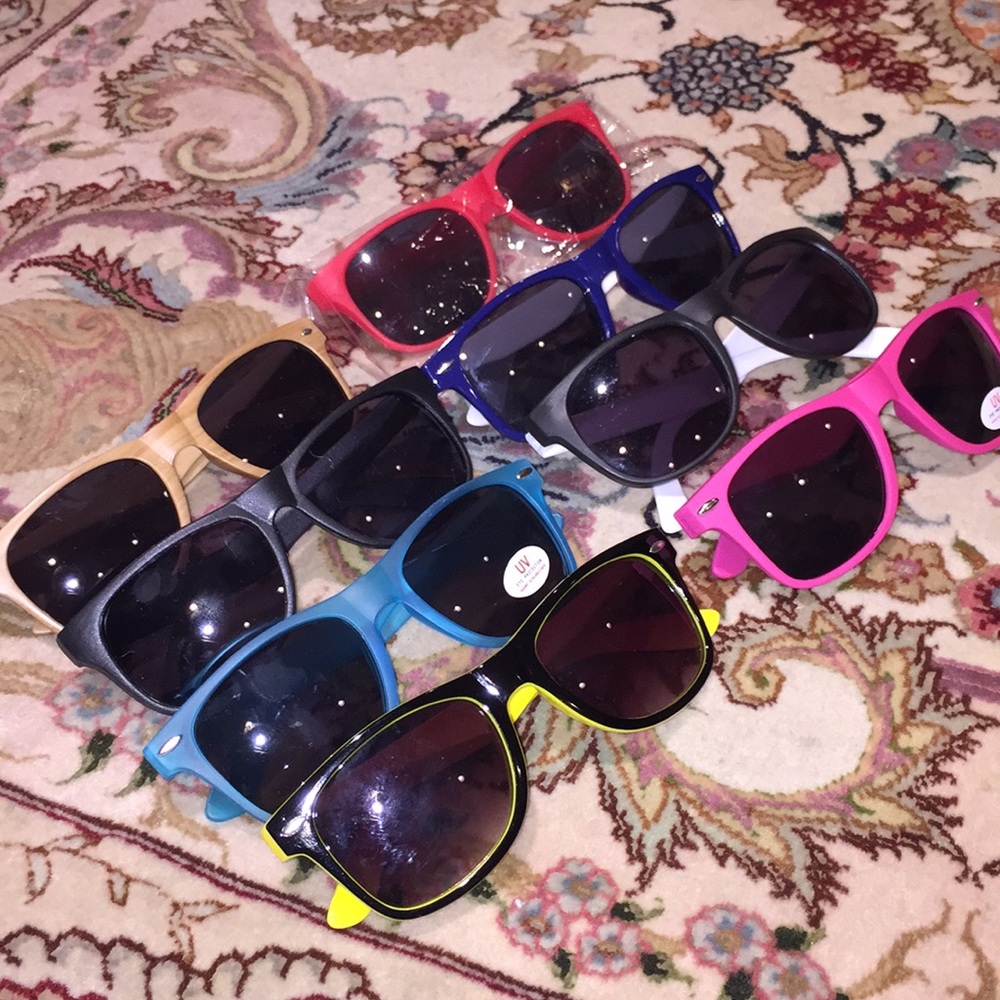 Bundle of 8 Wayfarer style sunglasses